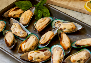 Steamed Mussels with Lemon Herb Butter and White Wine